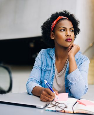 Focused,young,african,female,entrepreneur,deep,in,thought,while,working